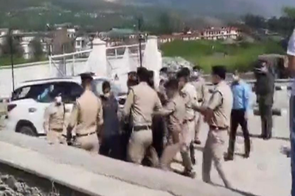 sp-kullu-slapped-cm-security-asp-in-kullu-himachal-pradesh