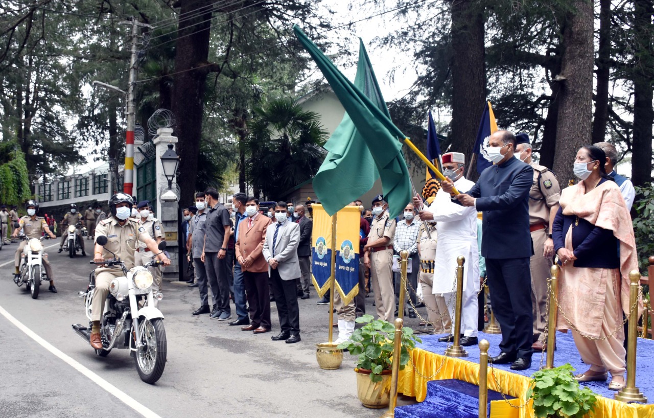 मुख्यमंत्री ने पुलिस विभाग के 61 वाहनों को रवाना किया