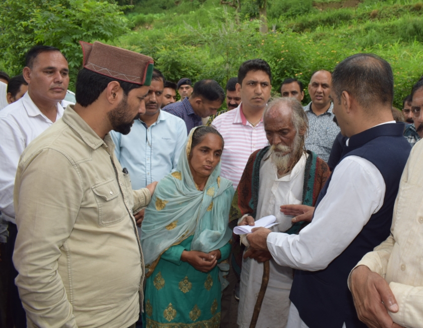 प्रदेश में वर्षा से प्रभावित लोगों के लिए 2000 नए आवास किए जाएंगे निर्मित :- अनिरुद्ध सिंह