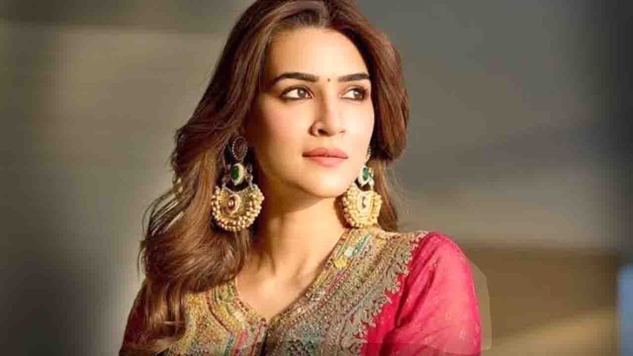 Kriti Sanon ने 2024 में तीन धमाकेदार हिट फ़िल्में देकर बनाया अपना दबदबा..!