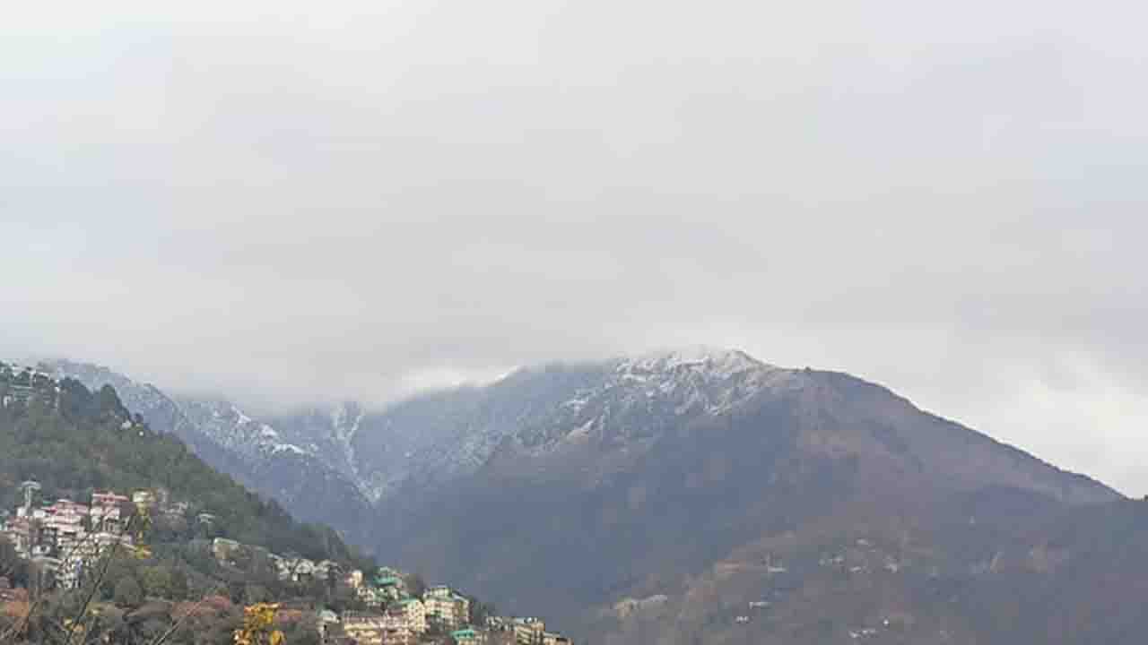 Himachal Weather: प्रदेश के निचले क्षेत्रों में बारिश, व ऊंचाई वाले भागों ने फिर ओढ़ी बर्फ की सफेद चादर..!,